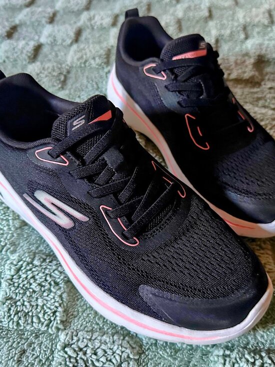 Skechers Shoes - Skechers Women's Black Athletic Slip On Sneakers with Pink Trim - Size 8